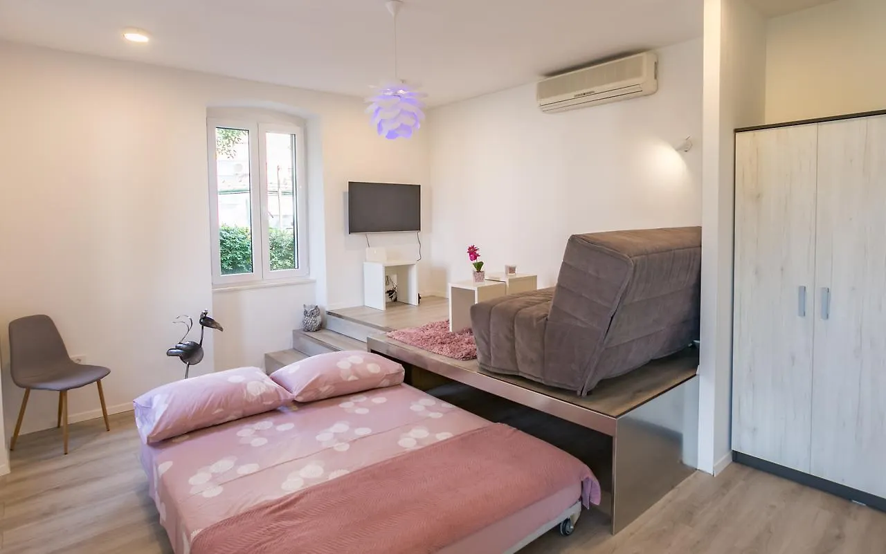Vana & Tea Luxury Studio Apartment location