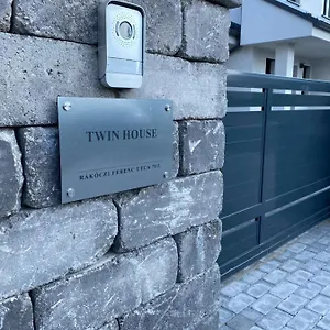 https://twin-house.inbudapesthotels.com