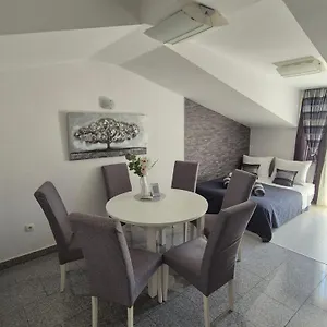 Apartment D&d, Split